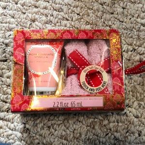 Moisturizing Socks and Foot Moisterizer